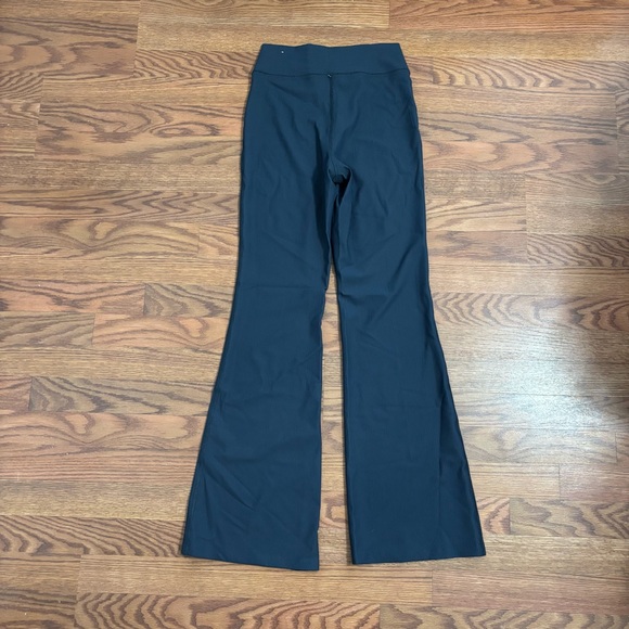 Old navy Extra High-Waisted PowerSoft Rib Flare Leggings - Picture 4 of 5